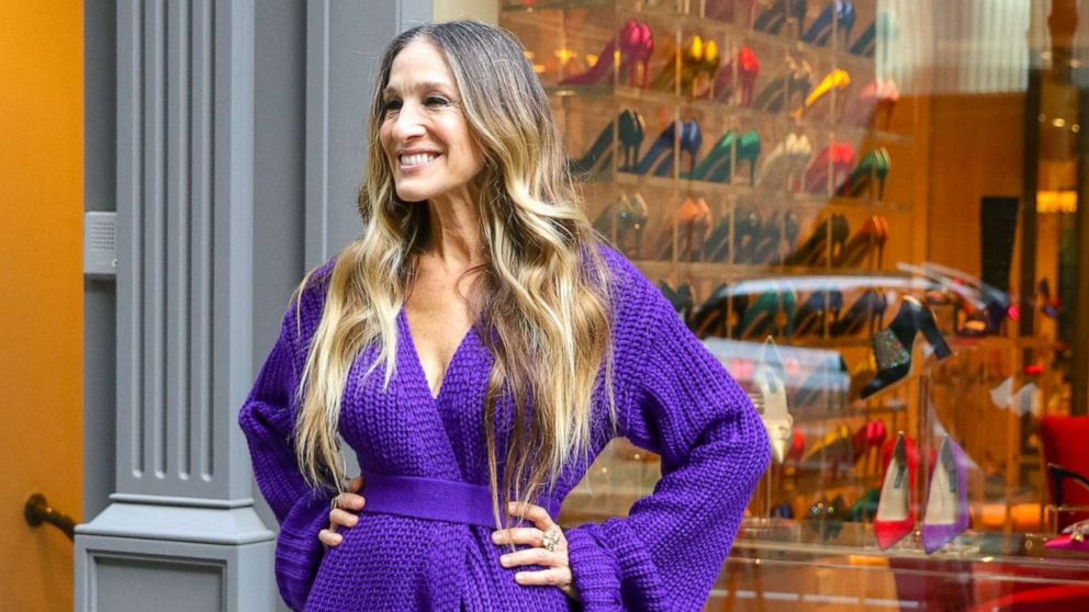 PHOTO: Sarah Jessica Parker poses outside a SJP store in New York City on Oct. 15, 2020.