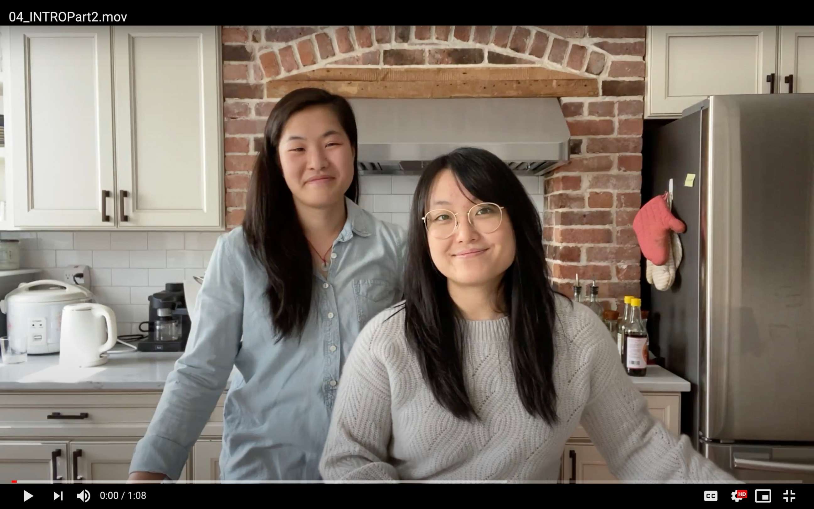 PHOTO: Bloggers Kaitlin and Sarah Leung speak to "Good Morning America" about their family's Thanksgiving dishes.