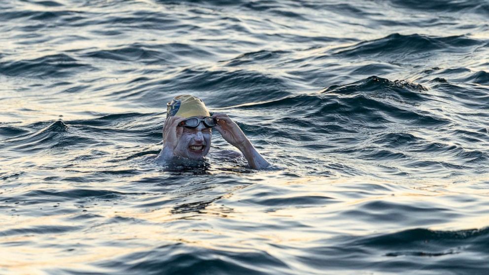 VIDEO: Woman is first to swim English Channel 4 times in a row