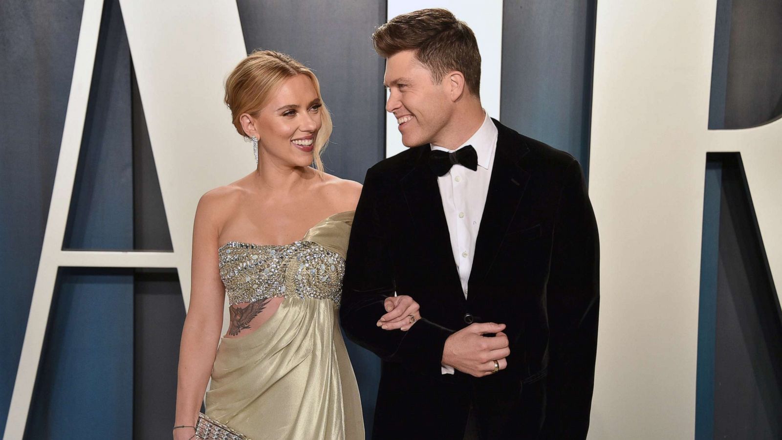 PHOTO: Scarlett Johansson and Colin Jost attend the 2020 Vanity Fair Oscar Party at Wallis Annenberg Center for the Performing Arts on Feb. 9, 2020 in Beverly Hills, Calif.