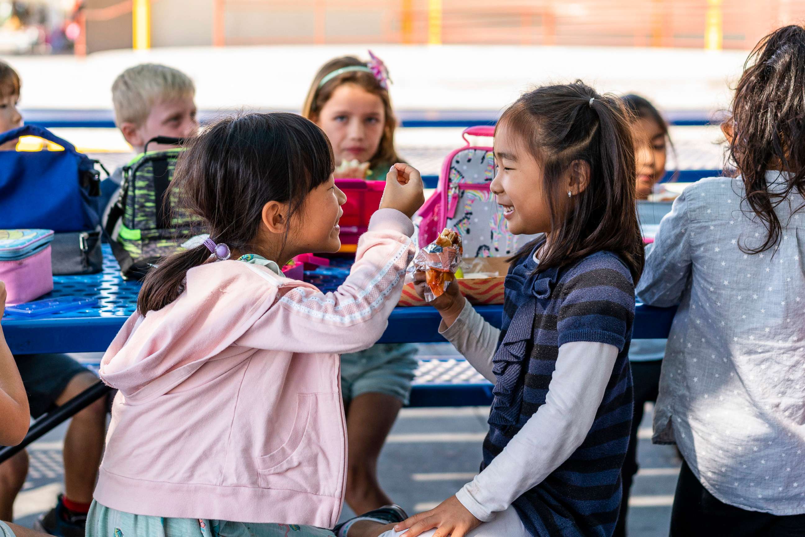 PHOTO: Students eat their lunch at the outdoor cafeteria at Bathgate Elementary School in Mission Viejo, Calif., Oct. 2, 2019.
