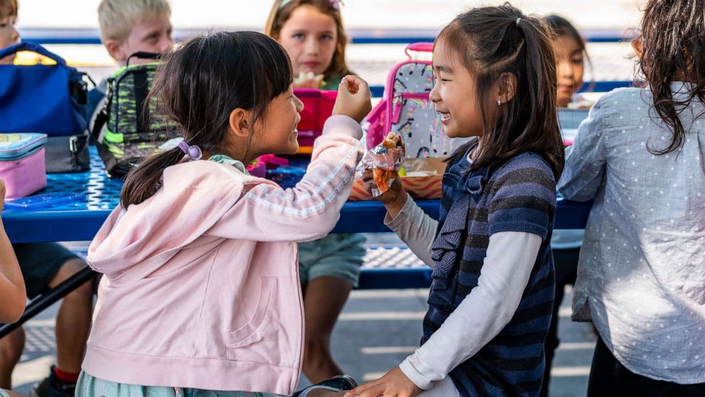 PHOTO: Students eat their lunch at the outdoor cafeteria at Bathgate Elementary School in Mission Viejo, Calif., Oct. 2, 2019.