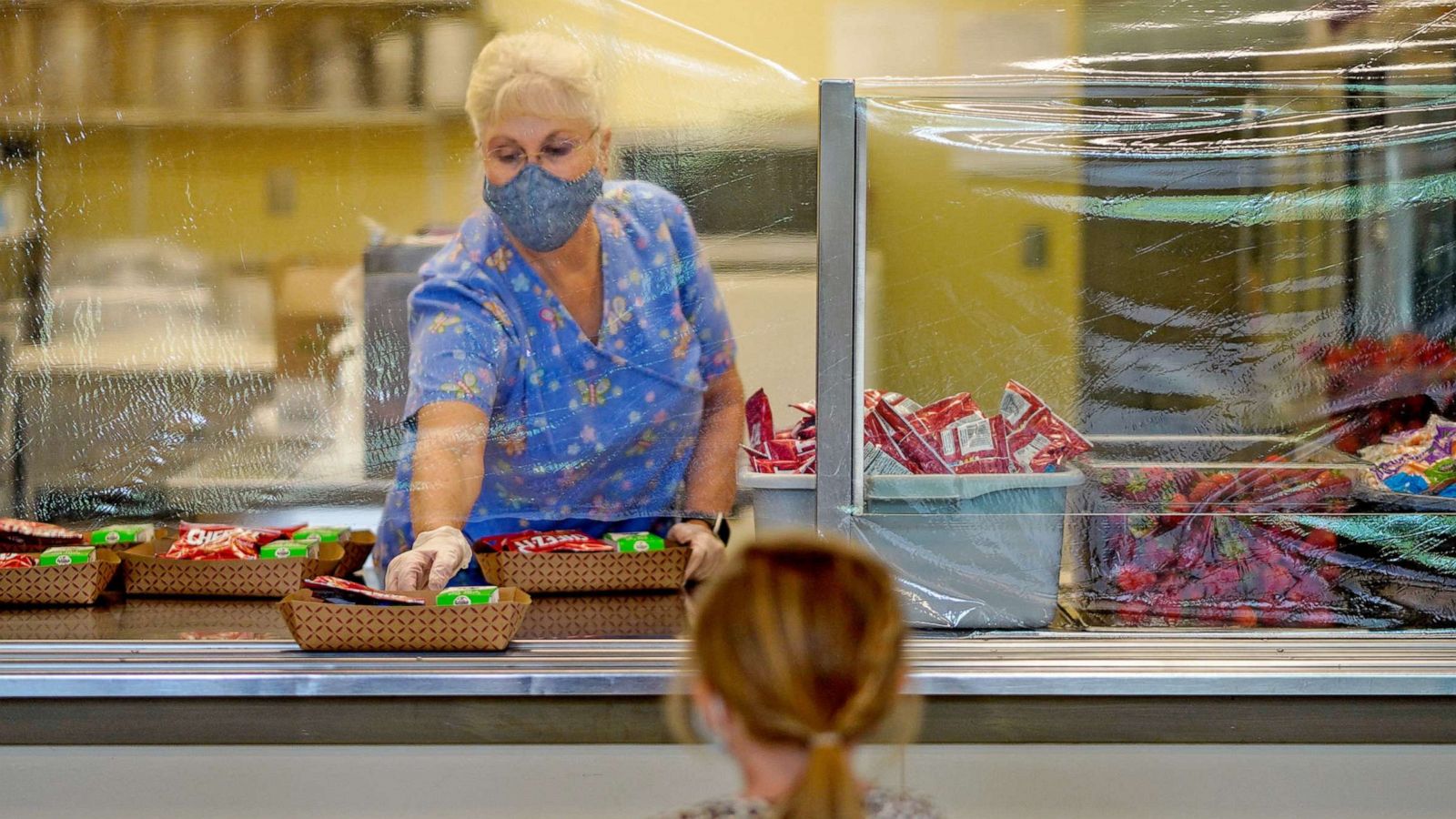 PHOTO: A cafeteria worker passes out lunches at Weaverville Elementary school on Aug. 17, 2020 in Weaverville, Calif.