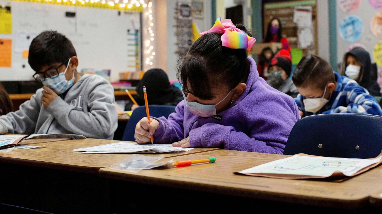 PHOTO: Students attend class in San Antonio, Texas, Jan. 11, 2022.