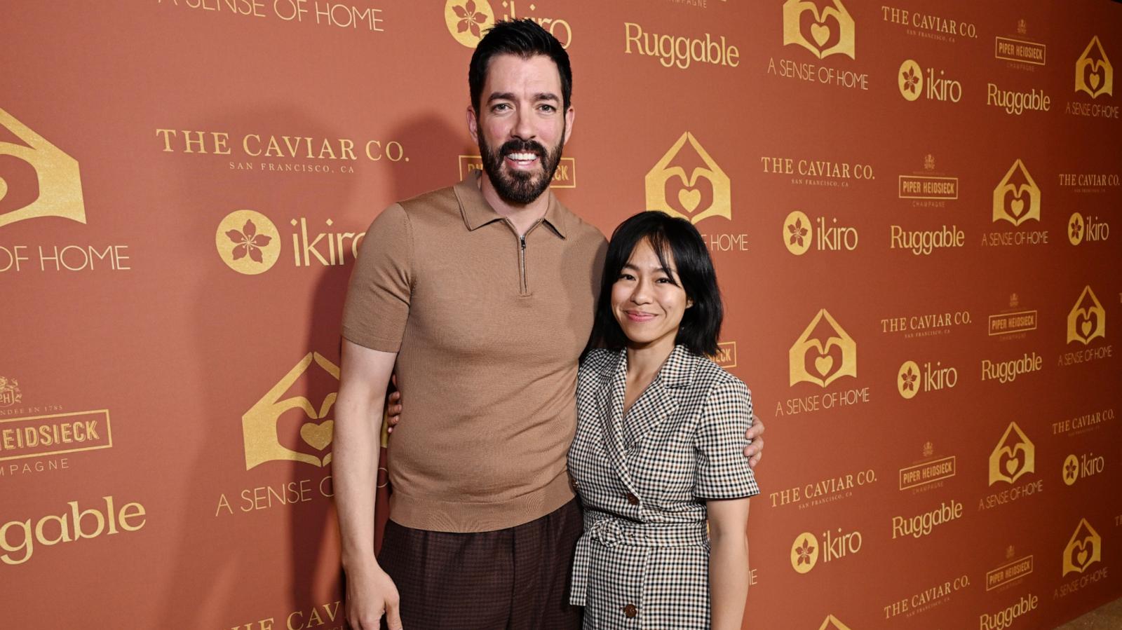 PHOTO: Drew Scott and Linda Phan attend A Sense of Home Gala 2023 at Private Residence on October 21, 2023 in Los Angeles.