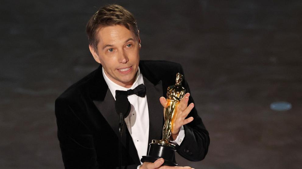 PHOTO:Sean Baker wins the Oscar for Best Film Editing for "Anora" during the Oscars show at the 97th Academy Awards in Hollywood, March 2, 2025.