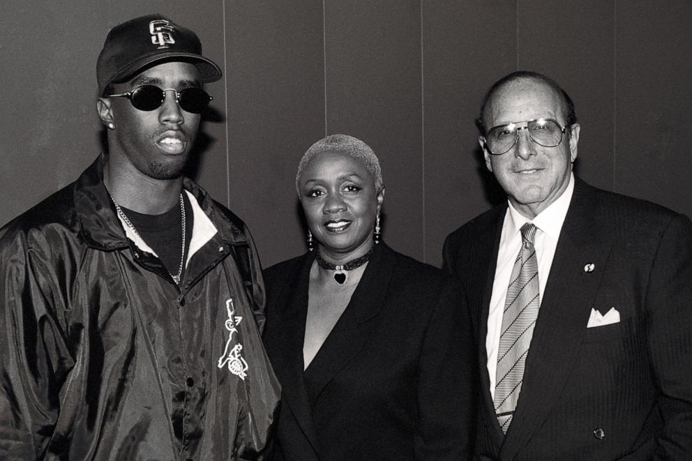 PHOTO: Sean 'Puffy' Combs (left) and music executive Clive Davis (right) attend an Arista Press Conference, September 29, 1993.