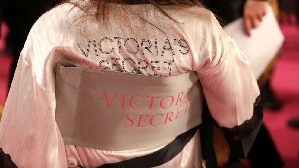 Fashion News Alert: New Victoria Secret Angels, Donatella's Face, and Condé  Nast Goes E-Commerce