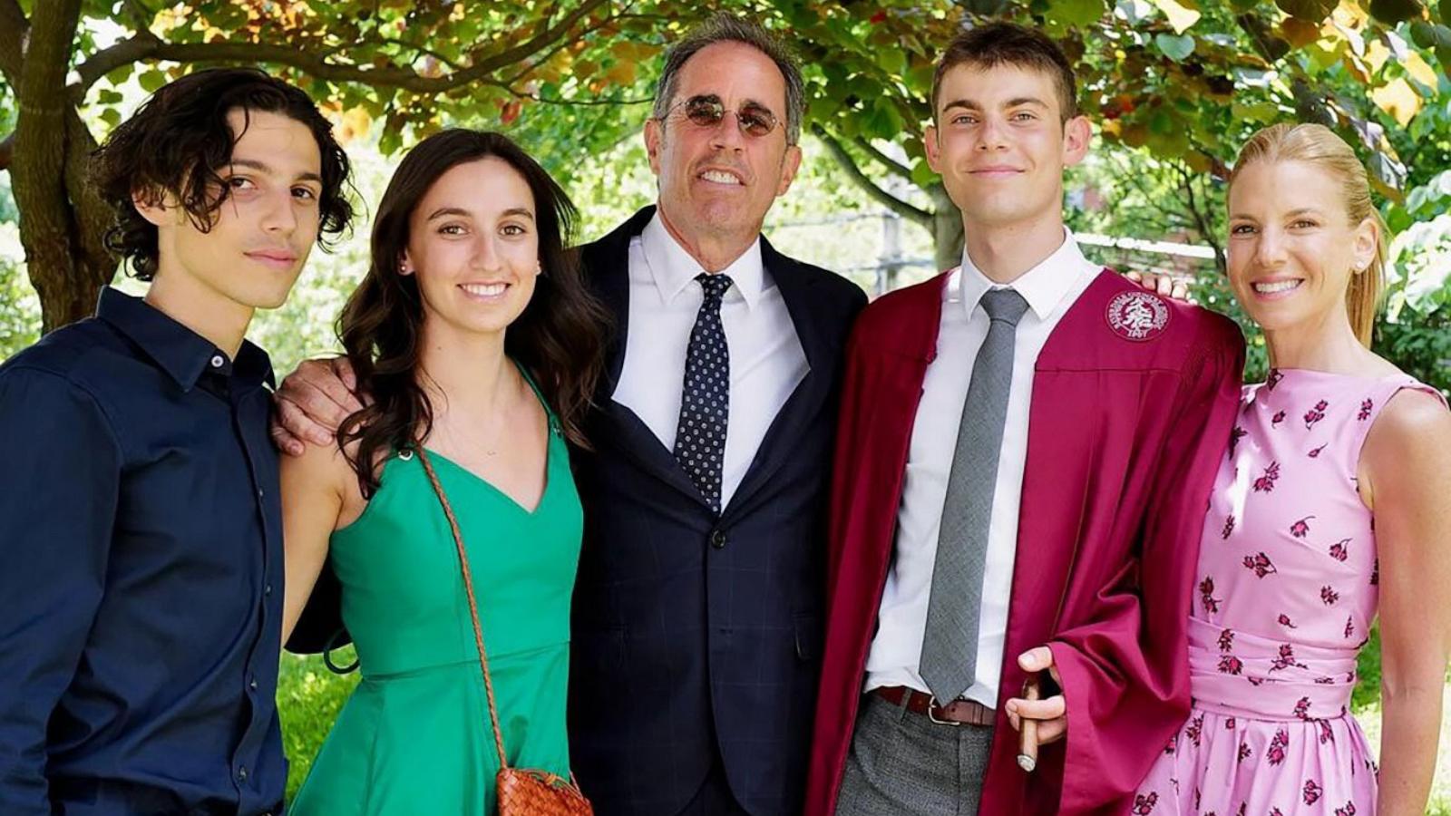 PHOTO: Jerry and Jessica Seinfeld supported their youngest son Shepherd, who graduated from high school.