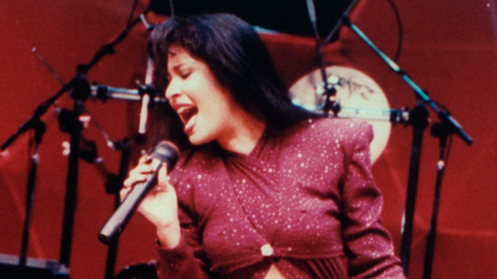 PHOTO: Selena performs on Feb. 25, 1995.