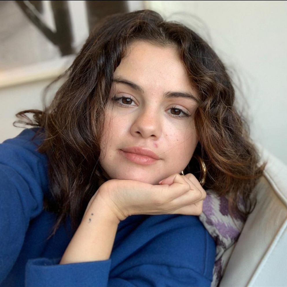 Selena Gomez shows off fresh no-makeup face natural curls - Good Morning America