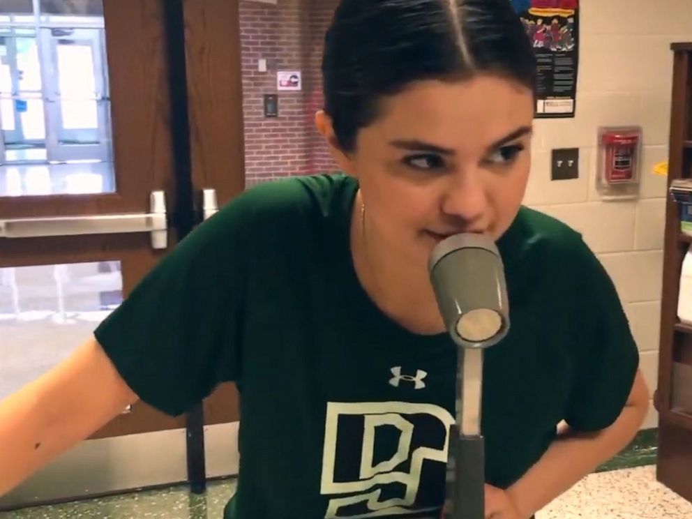PHOTO: Selena Gomez visited her former middle school, Danny Jones Middle School in Mansfield, Texas.