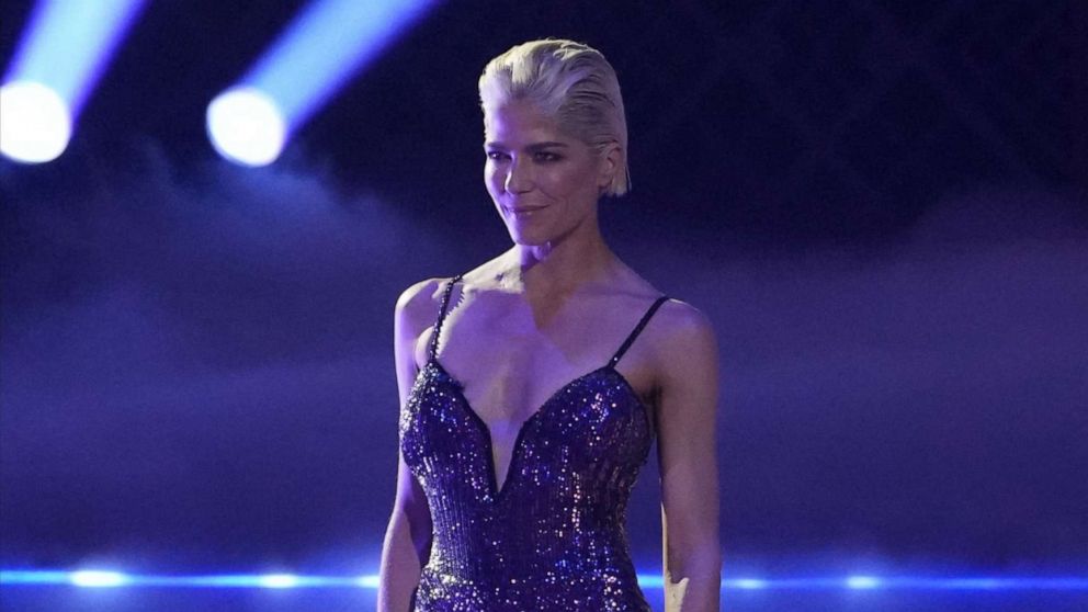 PHOTO: Selma Blair performs on "Dancing with the Stars."