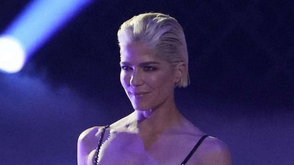 PHOTO: Selma Blair performs on "Dancing with the Stars."