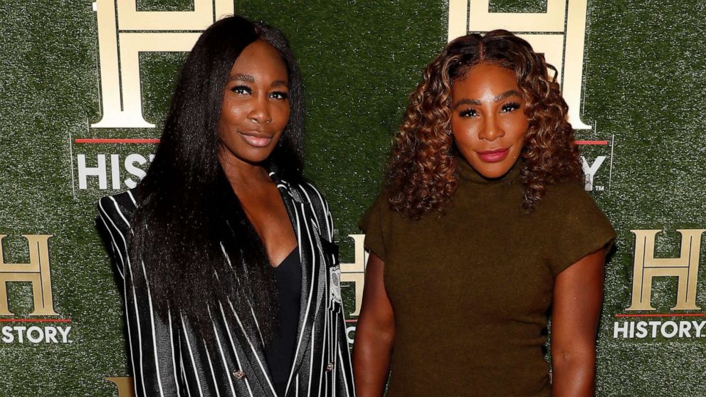 Serena Williams Shows Off Sister Venus Williams Awards Trophies Flipboard 5692