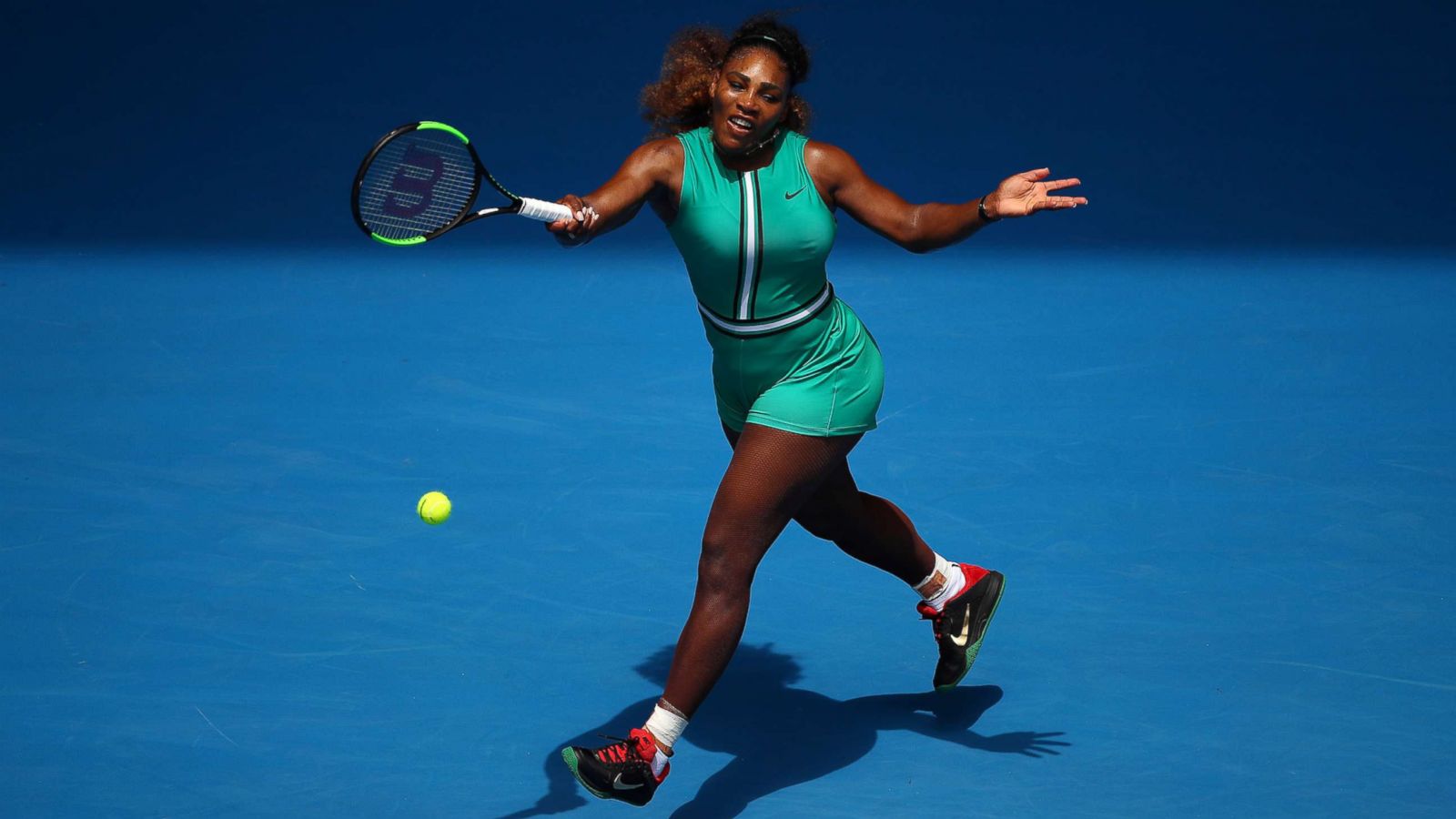 tekort Infecteren omvatten Serena Williams says her Australian Open green jumpsuit is celebrating moms  'that are trying to get back and get fit' - Good Morning America