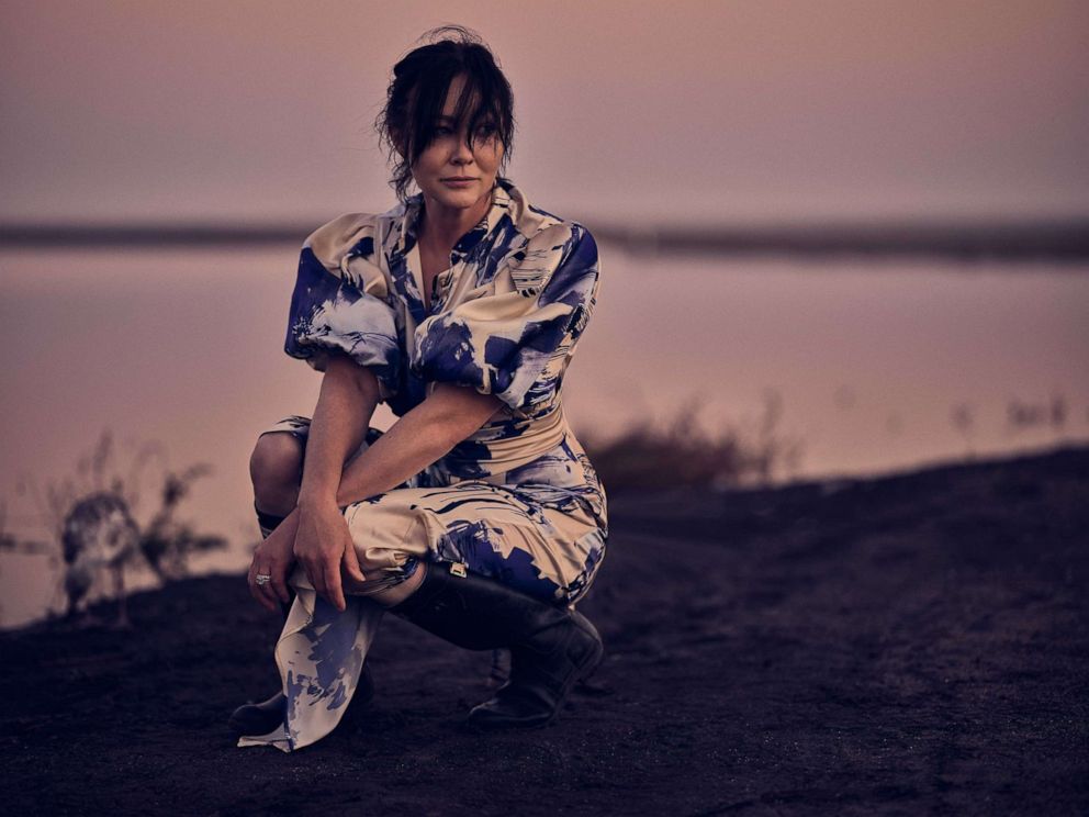 PHOTO: Shannen Doherty was photographed by her husband for the October 2020 issue of "Elle."