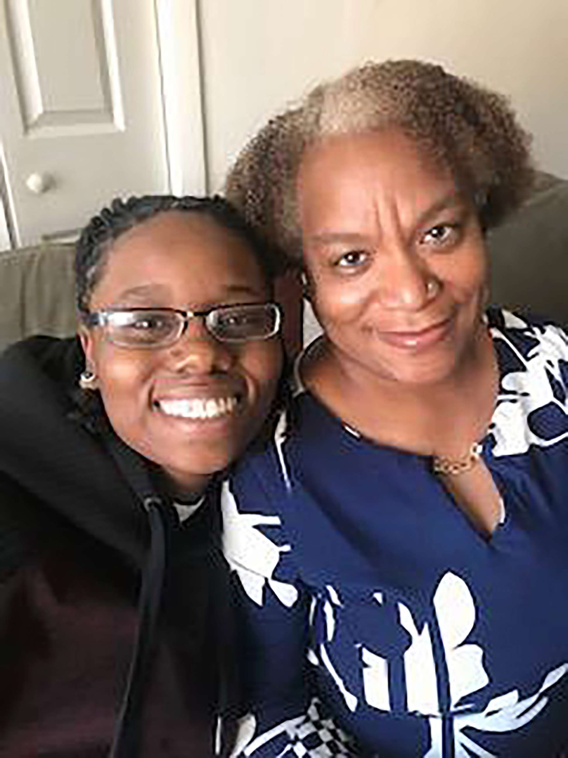 PHOTO: Shaquanna Bell, 33, of Houston, Texas, is photographed with her sister-in-law, Donna Bell.