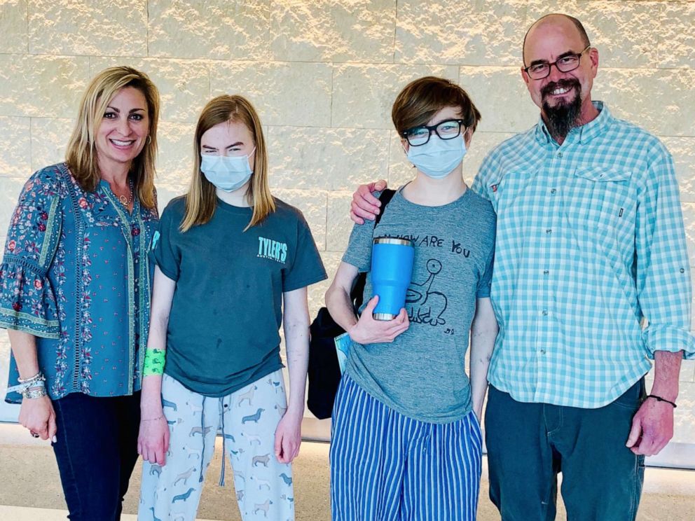 PHOTO: John Ben Shepperd, 18 and Ava Shepperd, 14, underwent kidney transplant surgeries at the same time at University Hospital in San Antonio, Texas, on May 3.