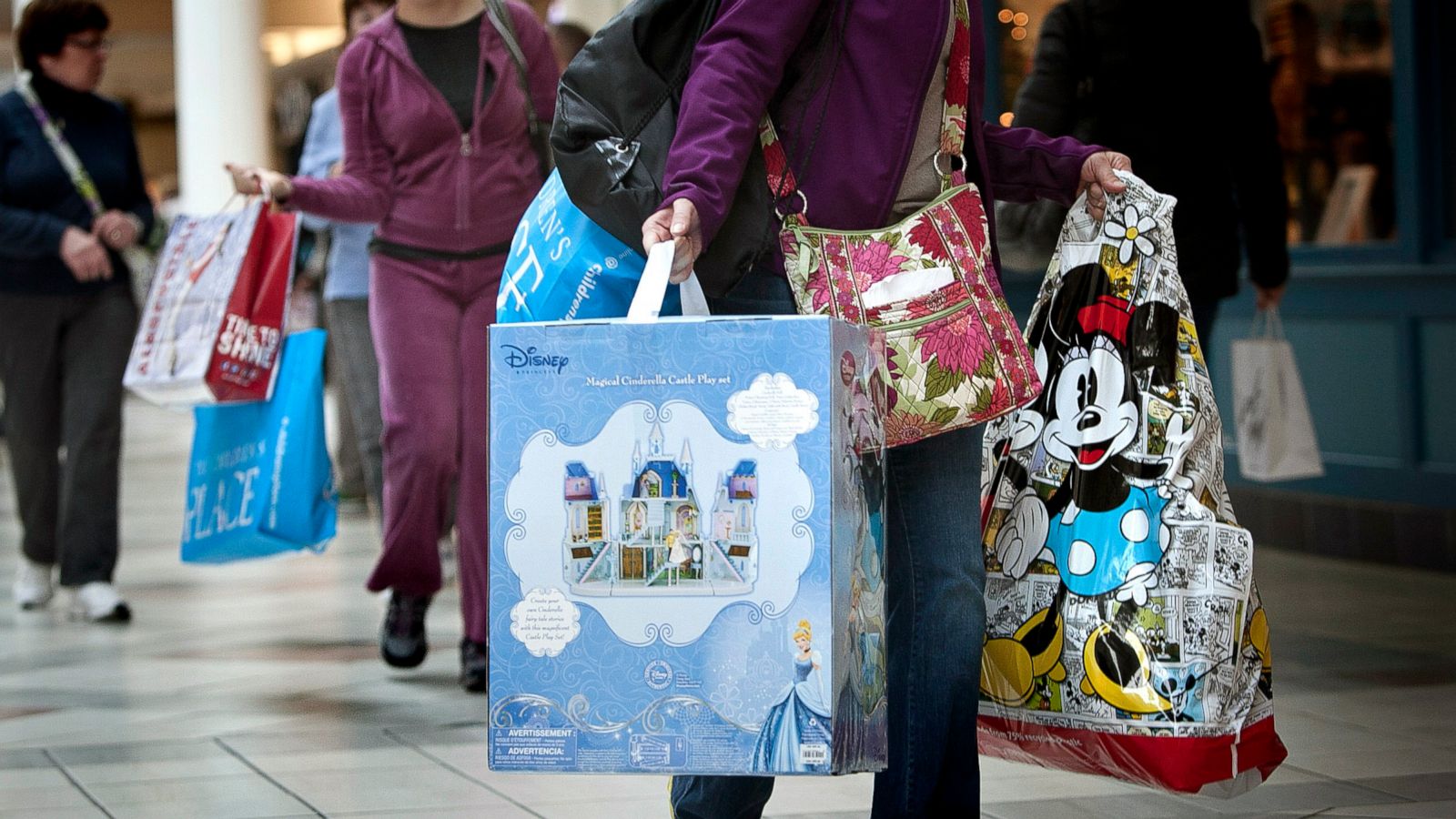 PHOTO: Shoppers carry bags during Black Friday sales at the South Shore Plaza on November 23, 2012, in Braintree, Mass.