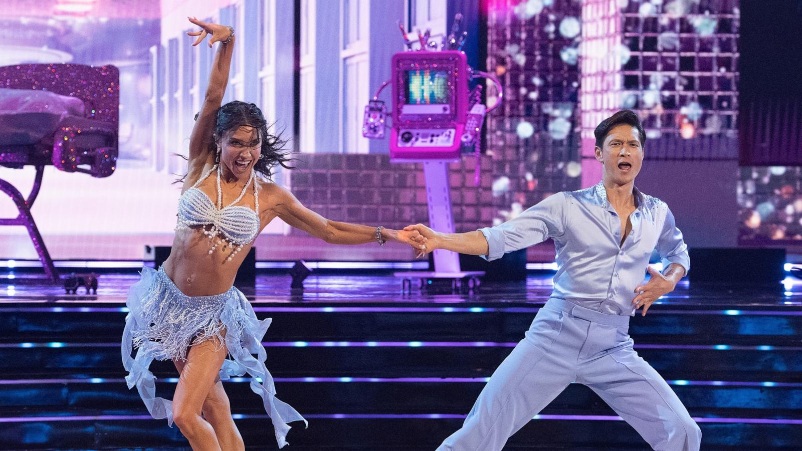 PHOTO: Jenna Johnson and Harry Shum, Jr. preform on "Dancing With the Stars."