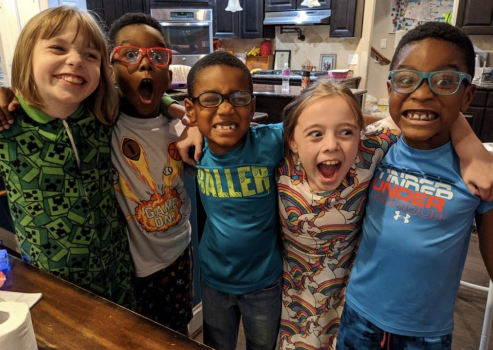 PHOTO: Seen in this undated photo are siblings Sadie, 10, Daphne, 8, Thomas, 8, Carter, 8 and David Bonura, 6, smiling in their Texas home.