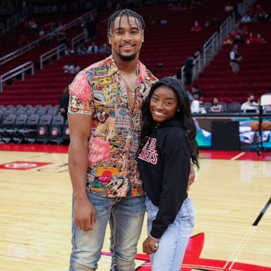 PHOTO:Jonathan Owens and Simone Biles attend a game between the Houston Rockets and the Los Angeles Lakers at Toyota Center on Dec. 28, 2021 in Houston.