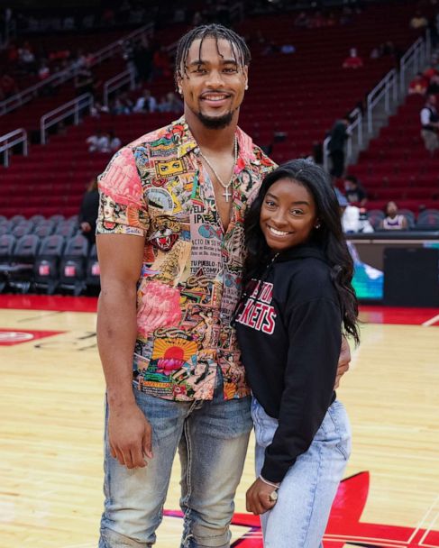 Simone Biles and her fiance Jonathan Owens show off marriage license ahead  of big day - Good Morning America