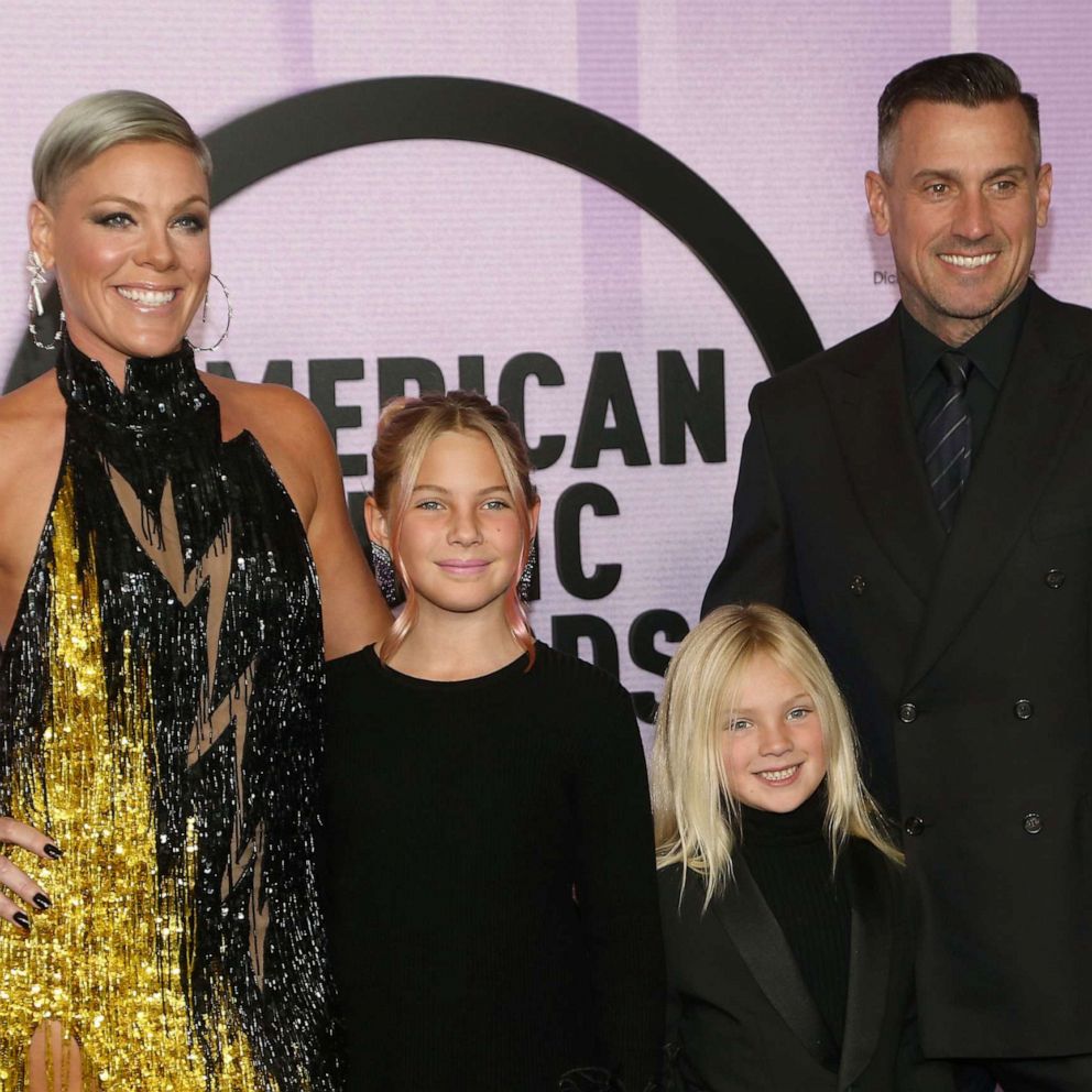 See Pink's Daughter, Willow Sage Hart, Sing 'Cover Me in Sunshine