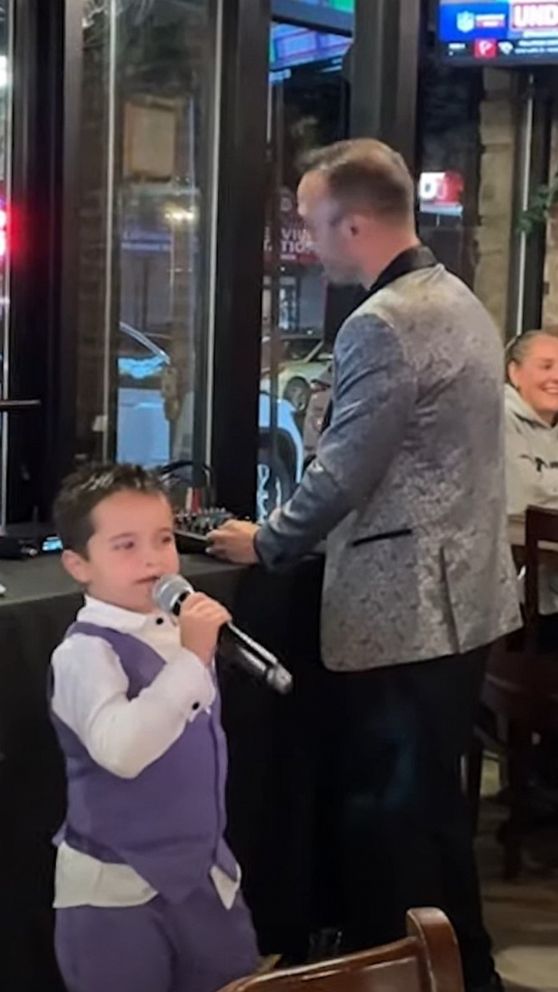 VIDEO: 7-year-old shows outstanding stage presence at parent's anniversary dinner 