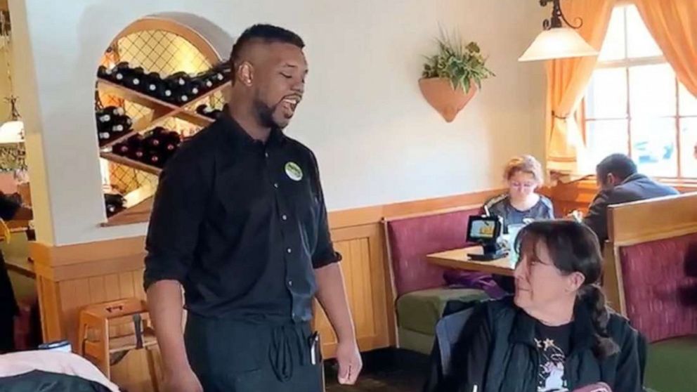 VIDEO: Olive Garden waiter from viral video sings a Christmas carol live on ‘GMA’
