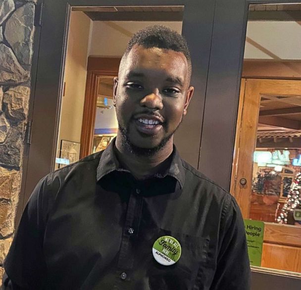 This Olive Garden Server Is Wowing Diners With His Stellar Voice Gma