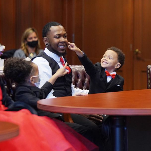 Single dad who grew up in foster care adopts 5 siblings - Good Morning America