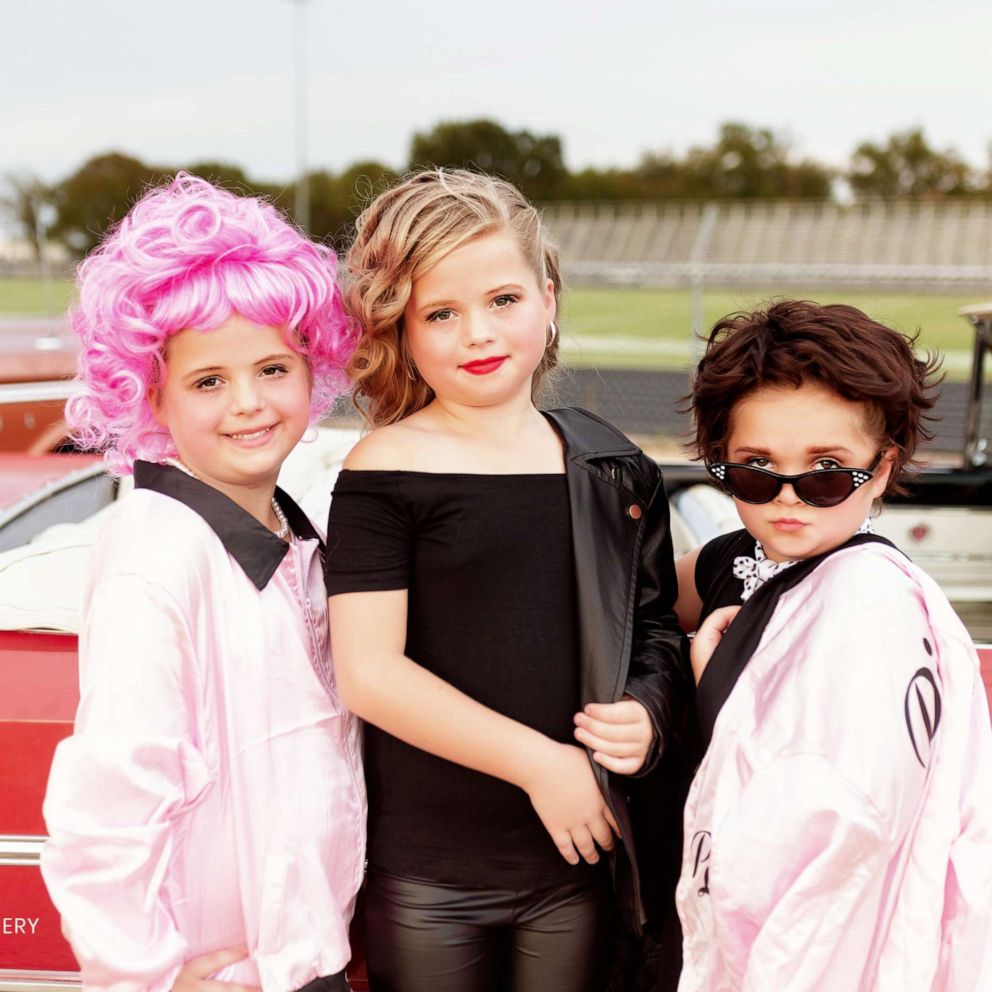 degree tailor Five 3 sisters transform into 'Grease' characters for Halloween and it's  electrifyingly cute - Good Morning America