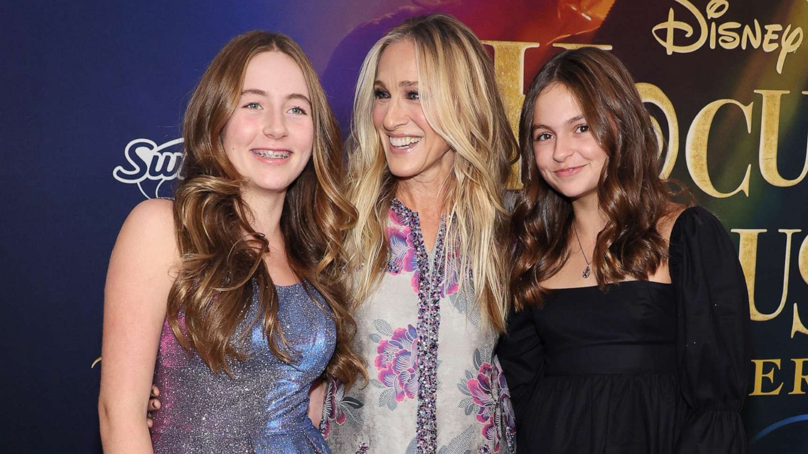 PHOTO: Tabitha Hodge Broderick, Sarah Jessica Parker and Loretta Elwell Broderickat, attend Disney's "Hocus Pocus 2" premiere at AMC Lincoln Square Theater on Sept. 27, 2022, in New York City.