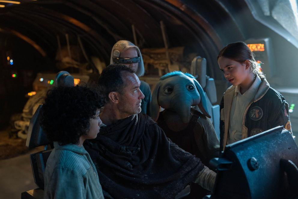 PHOTO: (L-R) Ravi Cabot-Conyers, Jude Law, Kyriana Kratter, Robert Timothy Smith, and Ryan Kiera Armstrong are seen in Lucasfilm's "Star Wars: Skeleton Crew," exclusively on Disney+.