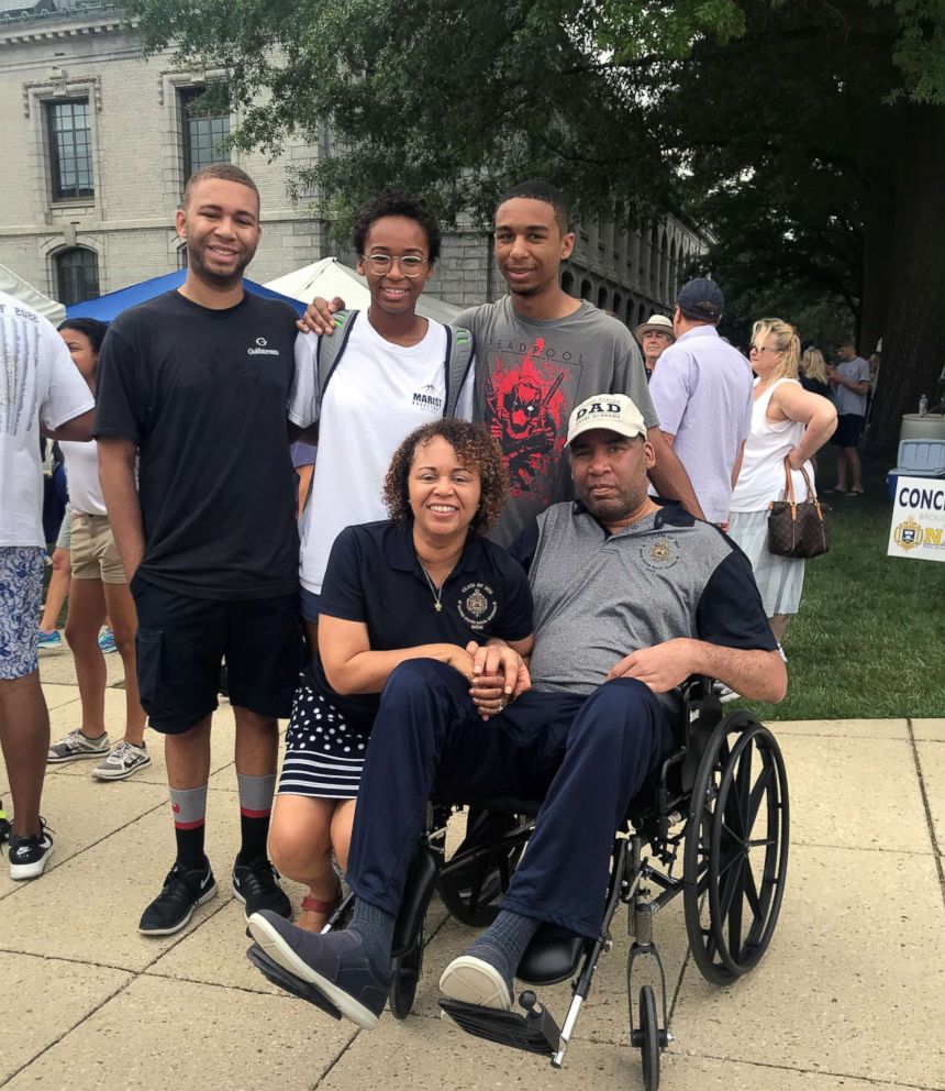 PHOTO: Steven Skinner with his three children, from left, Andrew, Sarah, Joey, and his wife, Lisa, kneeling.