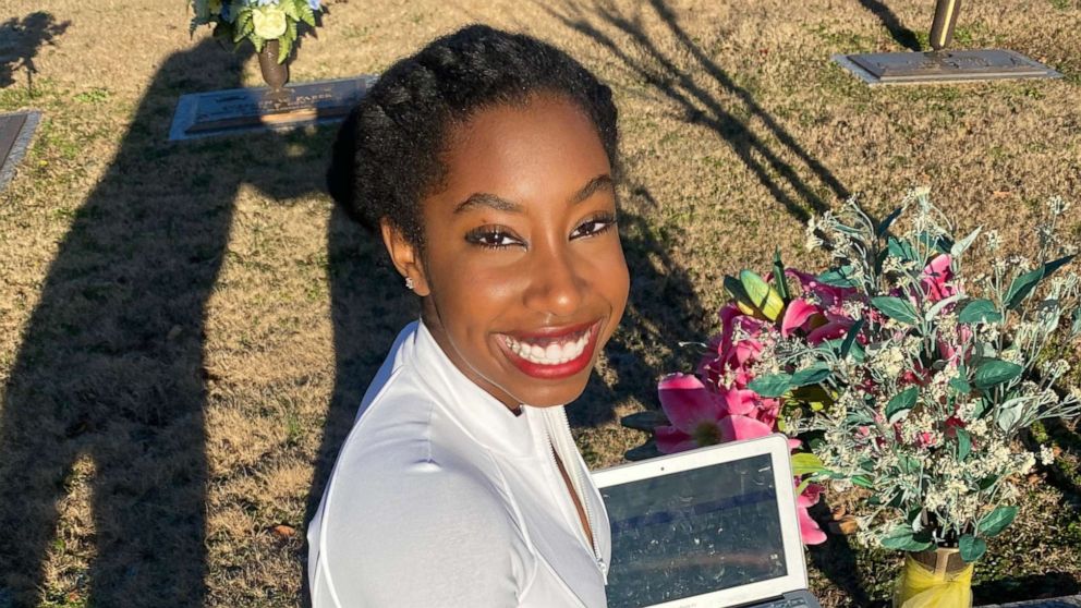 PHOTO: Skylar Hughes, 17, opened her acceptance email to Duke University at the gravesite of her mom, Rasheda Hughes.