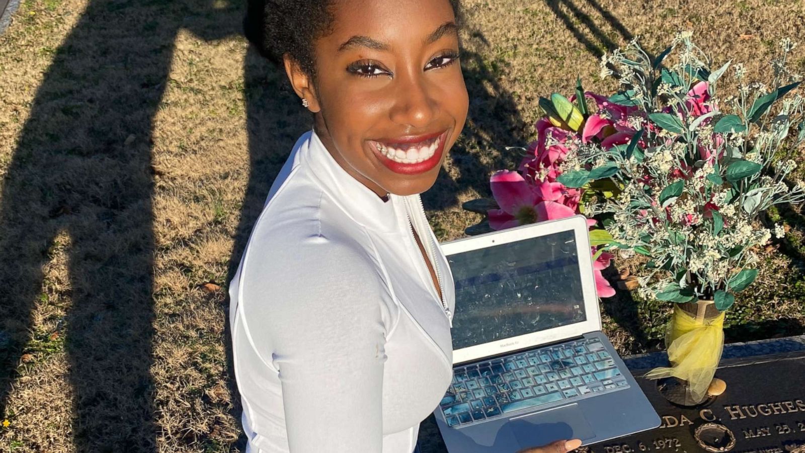 PHOTO: Skylar Hughes, 17, opened her acceptance email to Duke University at the gravesite of her mom, Rasheda Hughes.