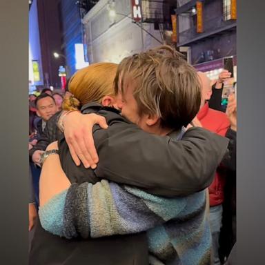 PHOTO: Sarah Snook embraces Kieran Culkin.