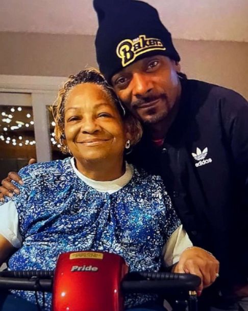 How Snoop Dogg Paid Tribute to His Late Mother During Super Bowl Halftime  Show