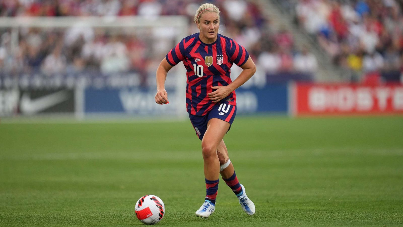 PHOTO: Lindsey Horan of the United States during a game between Colombia and USWNT at Dick's Sporting Goods Park, June 25, 2022, in Commerce City, Colo.