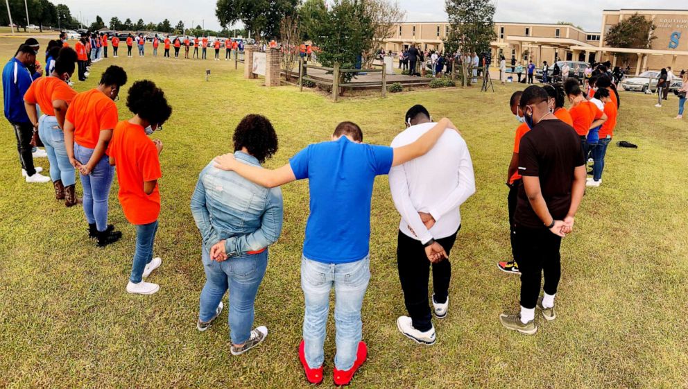 PHOTO: Students meet at Southwood High School to pray for their fellow classmates, campus and community in hopes of restoring peace and a safe learning environment, on Sept., 29, 2021, in Shreveport, La.