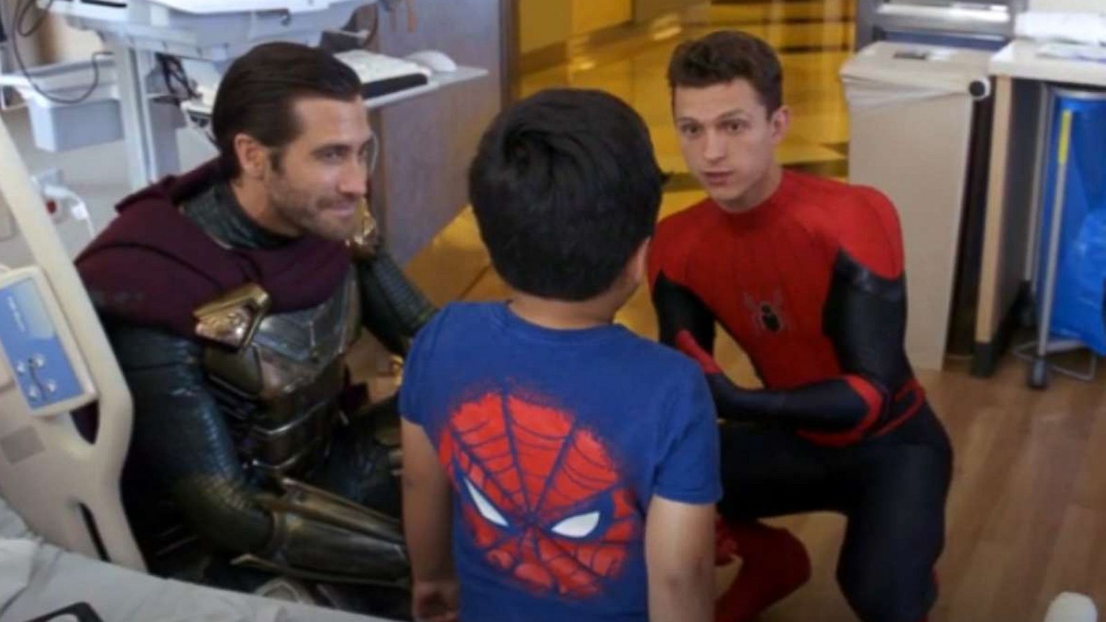 PHOTO: Spider-Man: Far From Home stars Tom Holland, Jake Gyllenhaal and Zendaya visited Children’s Hospital Los Angeles to surprise patients at an advance screening of the new movie.