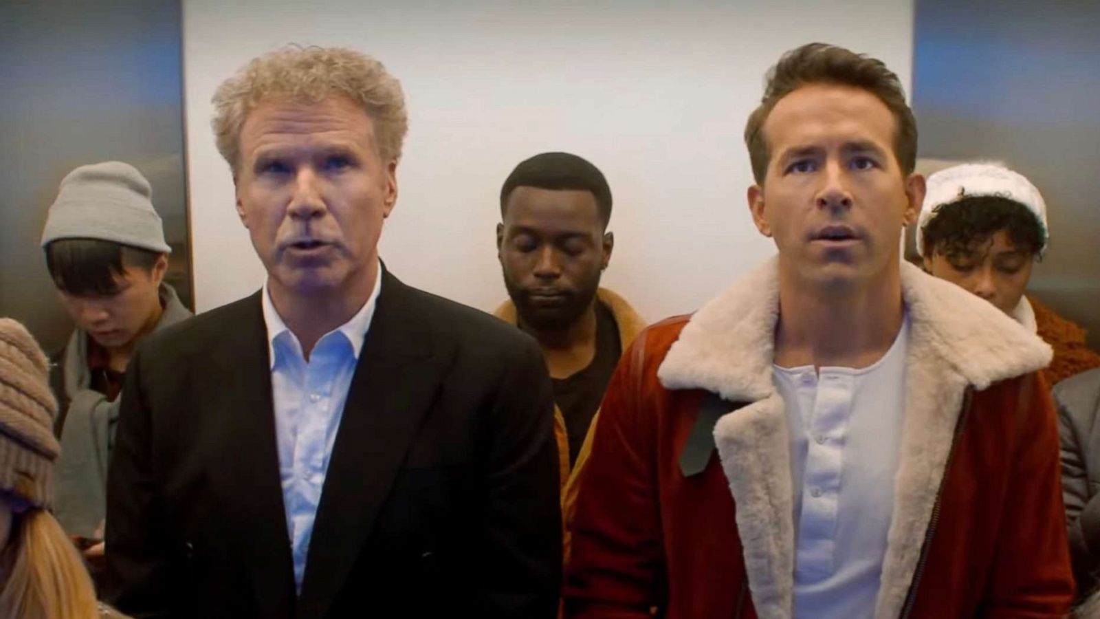 PHOTO: Will Ferrell and Ryan Reynolds in "Spirited," 2022.