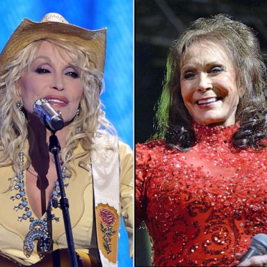 Dolly Parton menyanyikan Selamat Ulang Tahun Loretta Lynn ketika dia berusia 90