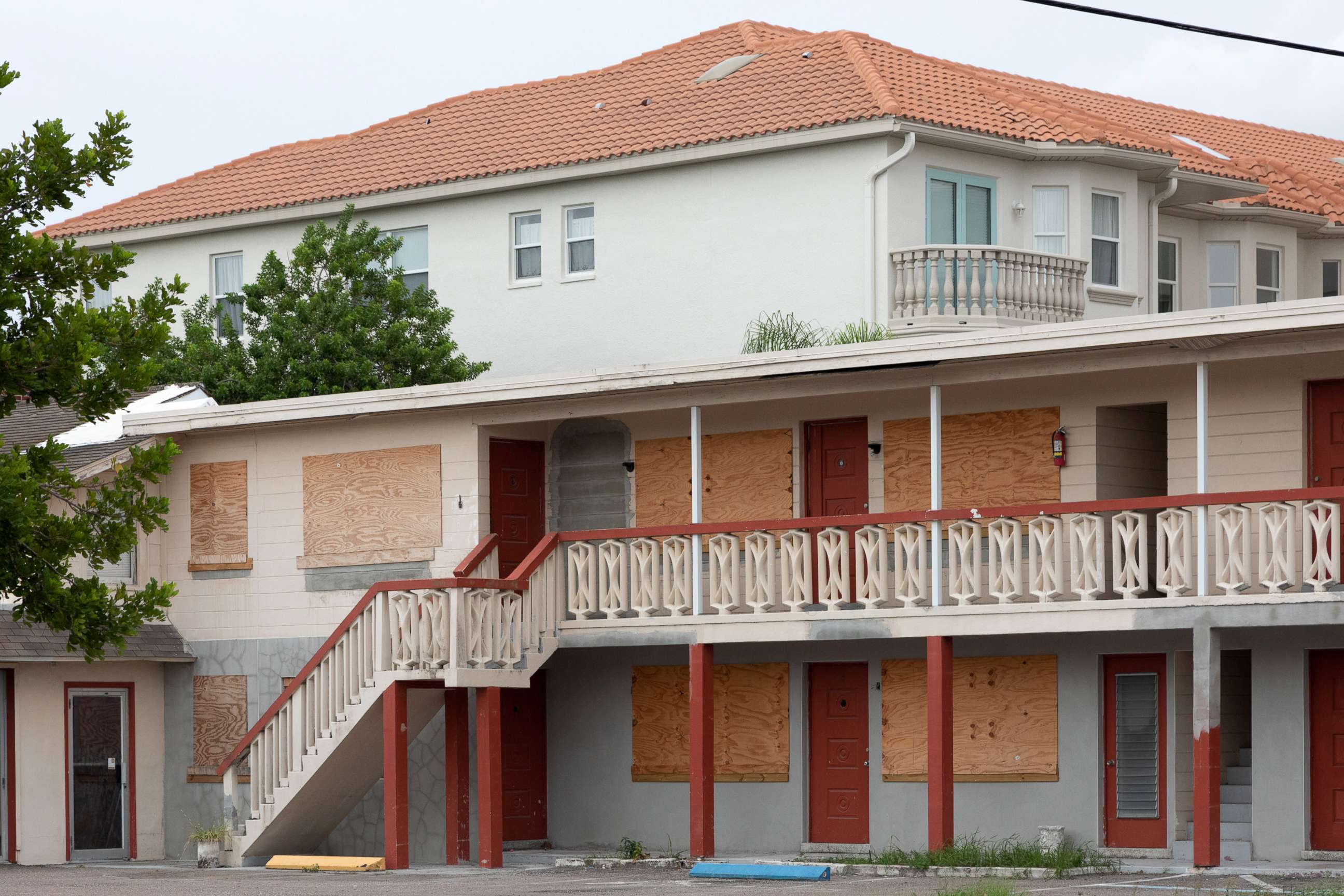 PHOTO: A hotel is boarded up ahead of Hurricane Ian in St. Petersburg, Fla., Sept. 27, 2022.