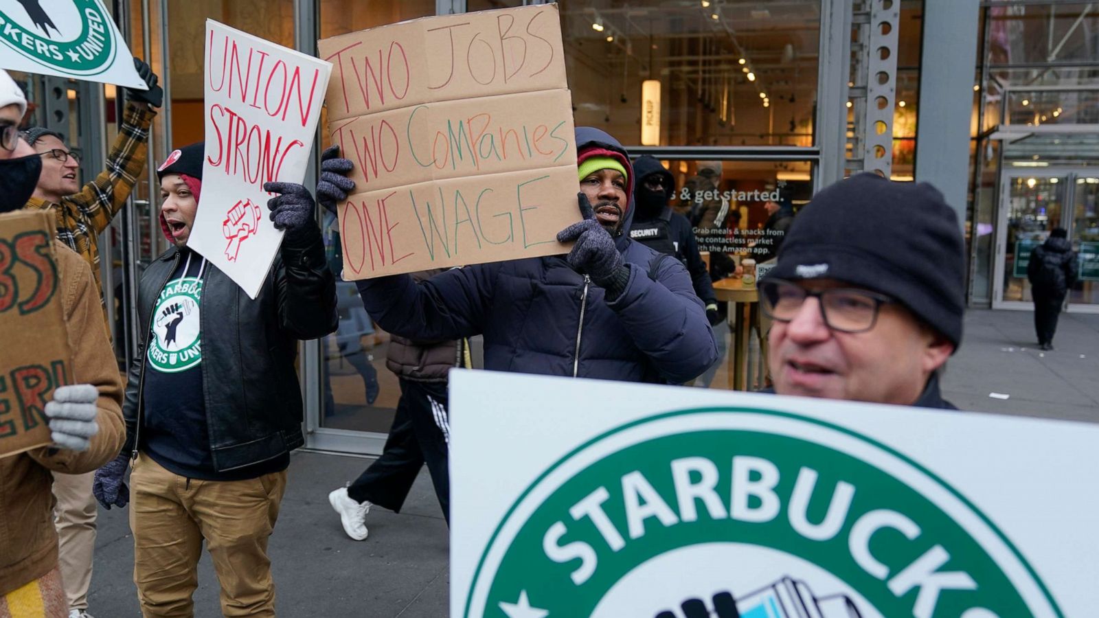 PHOTO: People chant and hold signs in front of a Starbucks in New York City during a strike, Thursday, Nov. 17, 2022.