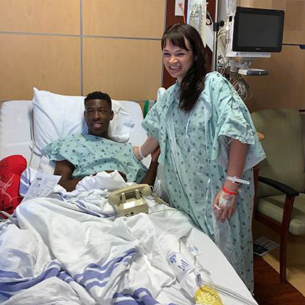VIDEO: Mom gives kidney to 24-year-old after seeing plea written on his mother's car 