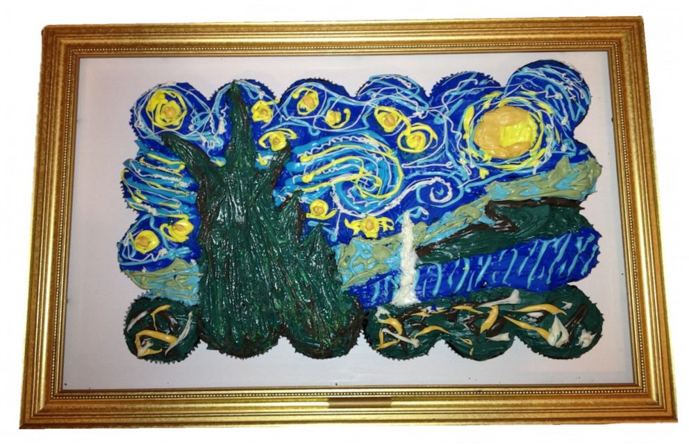 PHOTO: A cake recreation of "The Starry Night" painting by Vincent van Gogh.